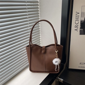 Women Large Capacity PU Leather Tote Bag With Plush Pendant Korean Style Contrast Color Commuting Shoulder Bag Casual Handbag