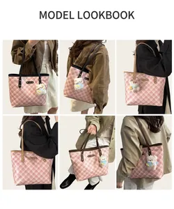 Détails du sac cabas à carreaux roses avec pendentif ours peluche et anses en cuir
