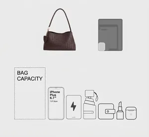 Vue détaillée de la capacité du sac tressé montrant le rangement du portable et portefeuille