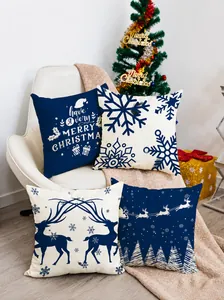 Détails de quatre housses de coussin de Noël en lin avec rennes et flocons de neige