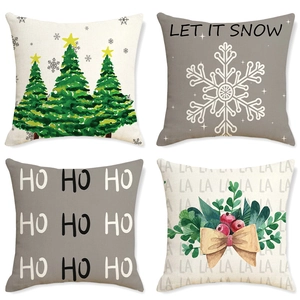 Détails de quatre taies d'oreiller de Noël en lin avec motifs de sapins et de flocons