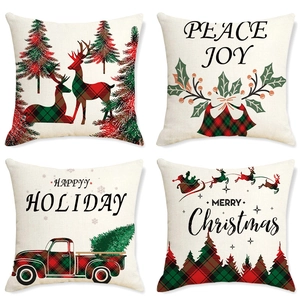 Détails de quatre housses de coussin de Noël en lin avec motifs de cerf et de camion