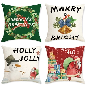 Détail du lot de 4 housses de coussin de Noël en lin avec motifs festifs variés