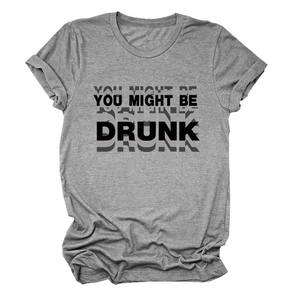 T-shirt gris col rond à plat avec slogan noir YOU MIGHT BE DRUNK sur fond blanc pur