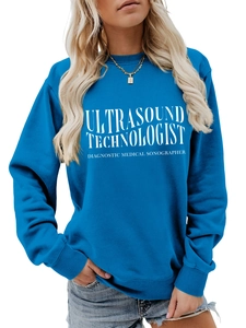 Detail eines blauen Ultrasound Technologist Sweatshirts mit weißer Aufschrift und Rippbündchen