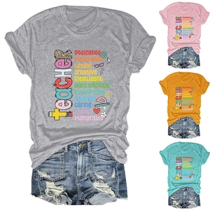 T-shirt donna girocollo tema insegnante in quattro colori con shorts denim