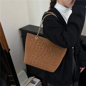 Chic leopard print tote bag with gold chain straps and suede texture for women