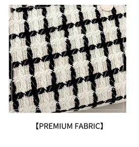 Primer plano del tejido jacquard de tweed en blanco y negro con textura de la bolsa de tela