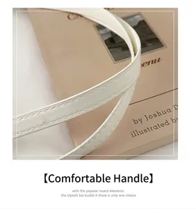 Détail de la poignée de sac en cuir blanc avec finitions de haute qualité à double couture