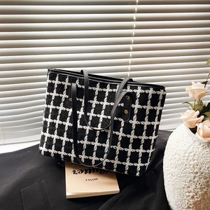Large Capacity Woolen Tweed Tote Bag For Women Fashion Plaid Shoulder Bag Vintage Handheld Commuter Handbag With Rivets