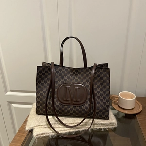 Women Fashion Monogram Print Tote Bag Large Capacity Synthetic Leather Shoulder Bag With M Letter Pattern For Daily Use