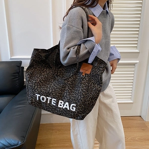 Large capacity leopard print tote bag with minimalist lettering for autumn and winter