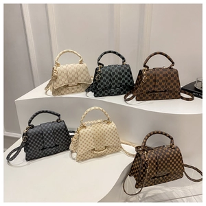 Detailed display of six patterned shoulder bags in white, black, and coffee tones
