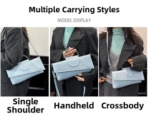 Tres formas de uso: bandolera, hombro y mano para este bolso con patrón de piel de serpiente
