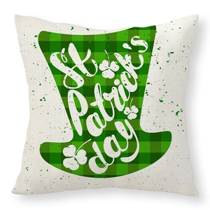 Leinen St. Patrick's Day Kissenbezug mit grünem Karohut und Kleeblatt auf Weiß