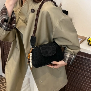 Retro Schultertasche mit Leopardenmuster in Schwarz und braunem geflochtenem Riemen