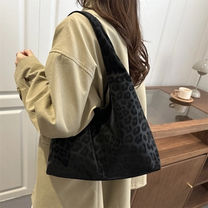 Fashionable leopard print matte tote bag with large capacity for women's daily commute