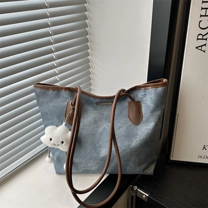 Women Large Capacity Tote Bag Retro PU Leather Shoulder Bag For Commuting With Plush Cloud Charm