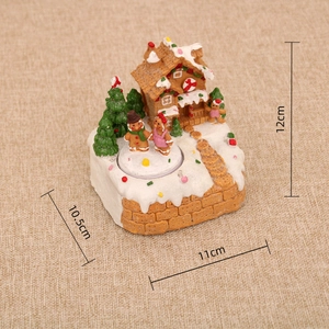Vue détaillée de la maison en pain d'épices LED avec dimensions de 12 cm de hauteur et 11 cm