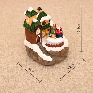 Dettaglio villaggio di Natale LED musicale con Babbo Natale e misure 15,5x10cm
