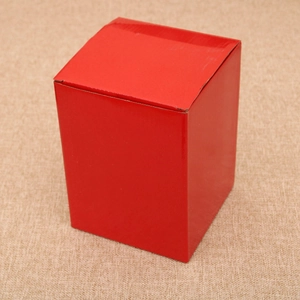 Scatola regalo rossa lucida con finitura riflettente per decorazioni natalizie