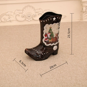 Dimensions détaillées de la botte de Noël musicale affichant une hauteur de 23,5 cm