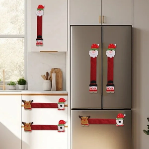 Detalle de fundas navideñas para manijas de refrigerador con muñecos 3D de Papá Noel y nieve