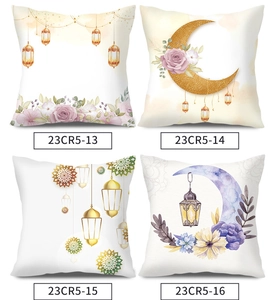 Detail von vier Ramadan-Kissenbezügen mit goldenem Mond, lila Blumen und Mandala-Mustern
