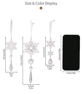 Tabla detallada de tallas para tres adornos navideños de copos de nieve de acrílico