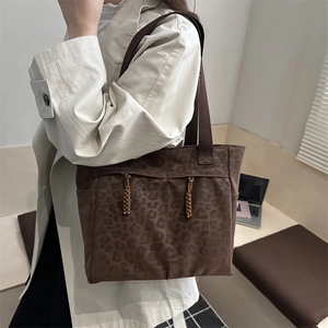 Brown leopard print tote bag with double front pockets and large capacity for commuting