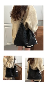 Detail of leopard print tote bag with adjustable shoulder strap and fashion tassel charm