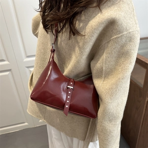 Borsa Hobo in Pelle PU alla Moda Donna Borchie Fibbia in Metallo Borsa Sottobraccio Minimalista Lucida Borsa a Tracolla Casual