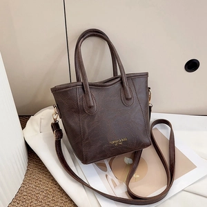 Sac cabas rétro en cuir texturé marron avec poignée et lettrage doré pour femme