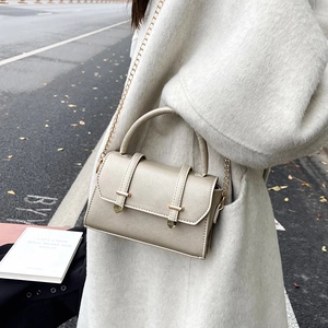 Contrast stitching gold crossbody bag with cross-grain leather and metal chain strap