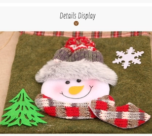 Detailanzeige eines grünen Filz-Weihnachtsbeutels mit 3D-Plüschschneemann und Schneeflocken