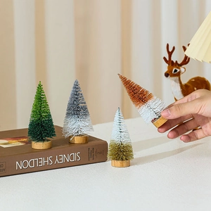 Mini cedar Christmas tree set with dual-tone sisal and round wooden bases for home decor