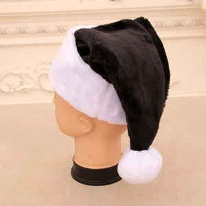 Cappello di Babbo Natale in peluche nero spesso con bordo in pelliccia bianca su manichino