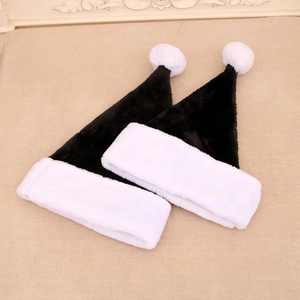 Set di due cappelli di Natale neri e bianchi in peluche con bordo in finta pelliccia