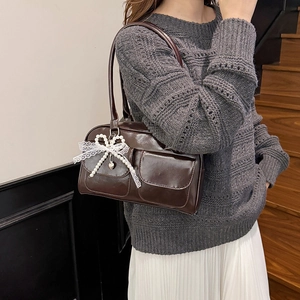 Sac à bandoulière bowling marron foncé vintage avec nœud en dentelle et perles