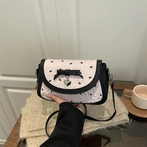 Sac à Épaule Doux de Style Coréen Avec Nœud en Ruban pour Femmes Pendentif Coeur Texture Plissée Sac Sous le Bras Carré