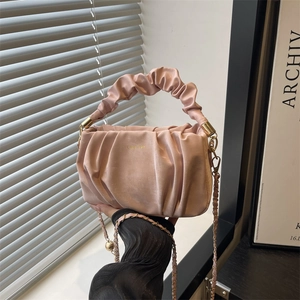 Sac À Épaule Froncé Femmes Cuir PU Sac À Main Nuage Chic Sac Bandoulière Avec Chaîne Dorée Et Boule Métallique