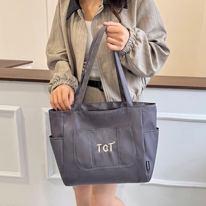 Grand sac cabas minimaliste en toile grise avec broderie TGT et bandoulières