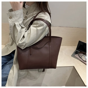 Detail of a deep coffee tote bag with a semi-circle front pocket for daily commute