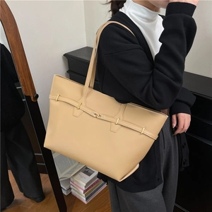 Borsa tote chic beige grande con chiusura girevole dorata per il pendolare donna