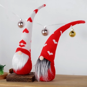 Coppia di gnomi di San Valentino con cappelli a cuore per decorazione festiva della casa