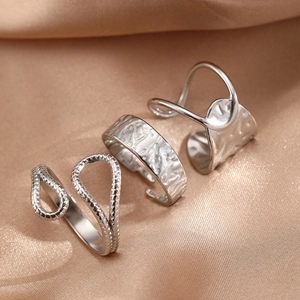 Three-piece silver stainless steel geometric ring set with snake texture and hammered design
