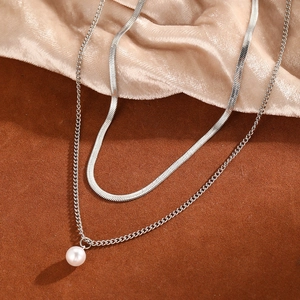 Collier double rang en acier inoxydable 18K avec chaîne serpent et pendentif perle blanche