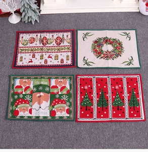 Détails de quatre sets de table de Noël avec motifs festifs et texte Feliz Navidad