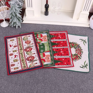 Lot de quatre sets de table de Noël avec rennes et motifs festifs pour la décoration