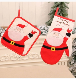 Close-up of Santa Claus applique on thick fabric oven mitt and pot holder set